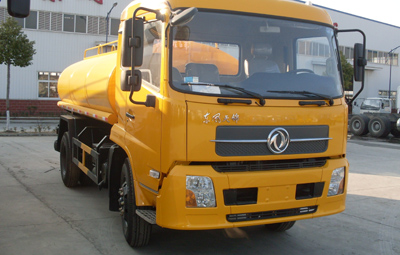 東風(fēng)天錦運(yùn)油車(chē)
